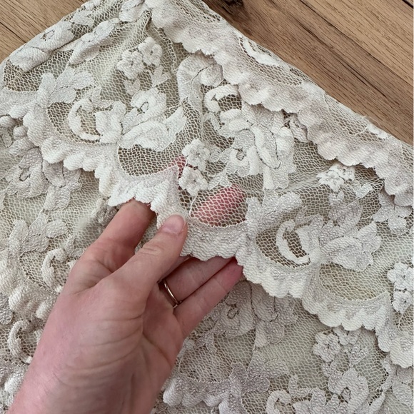 OLVI’s Lace Skirt - Picture 3 of 5